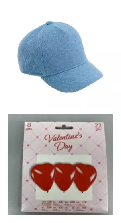 Gorra de felpa azul y paquete de globos rojos con forma de corazón para San Valentín.